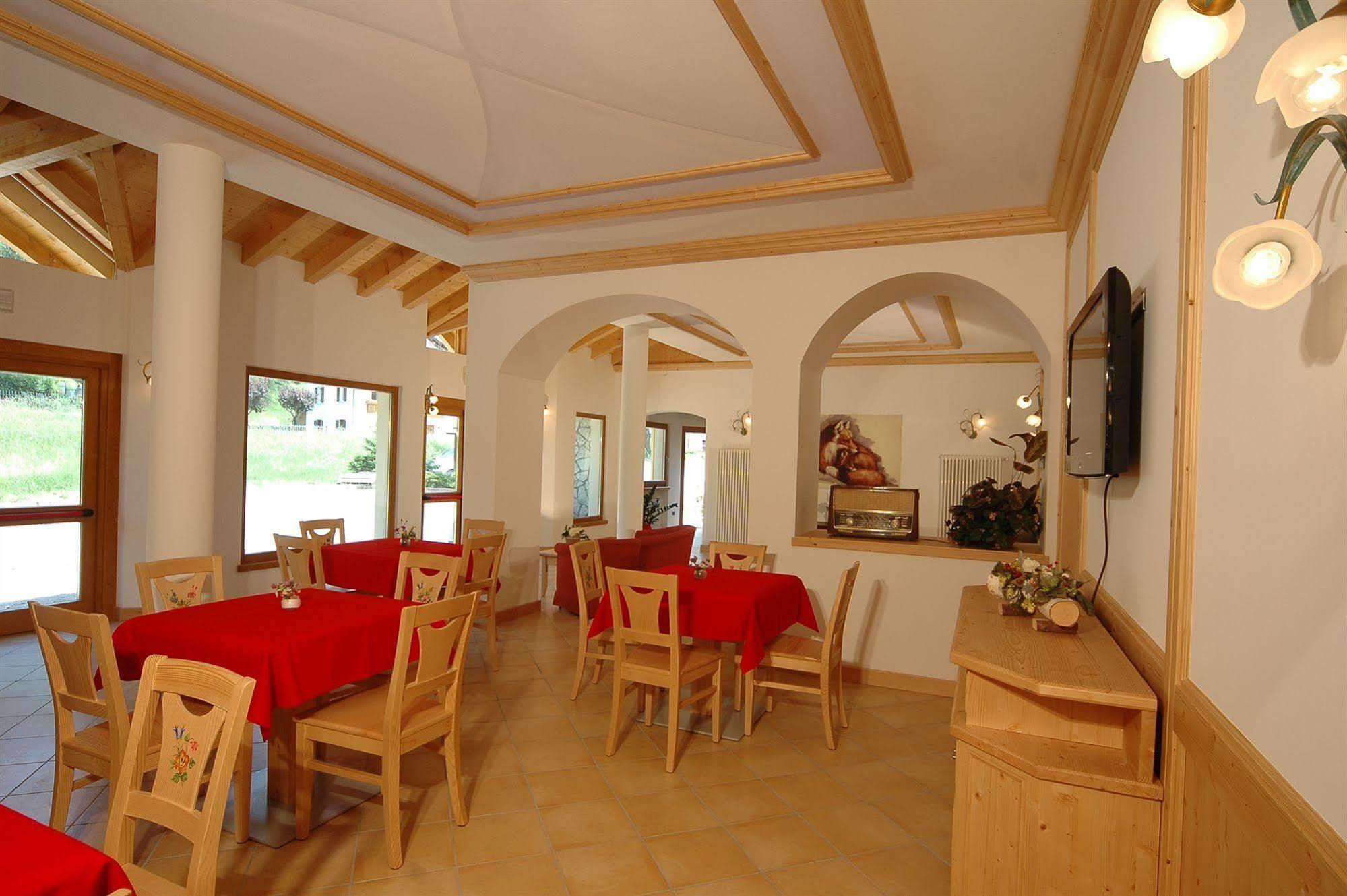 Aparthotel Tana Della Volpe Lavarone Esterno foto